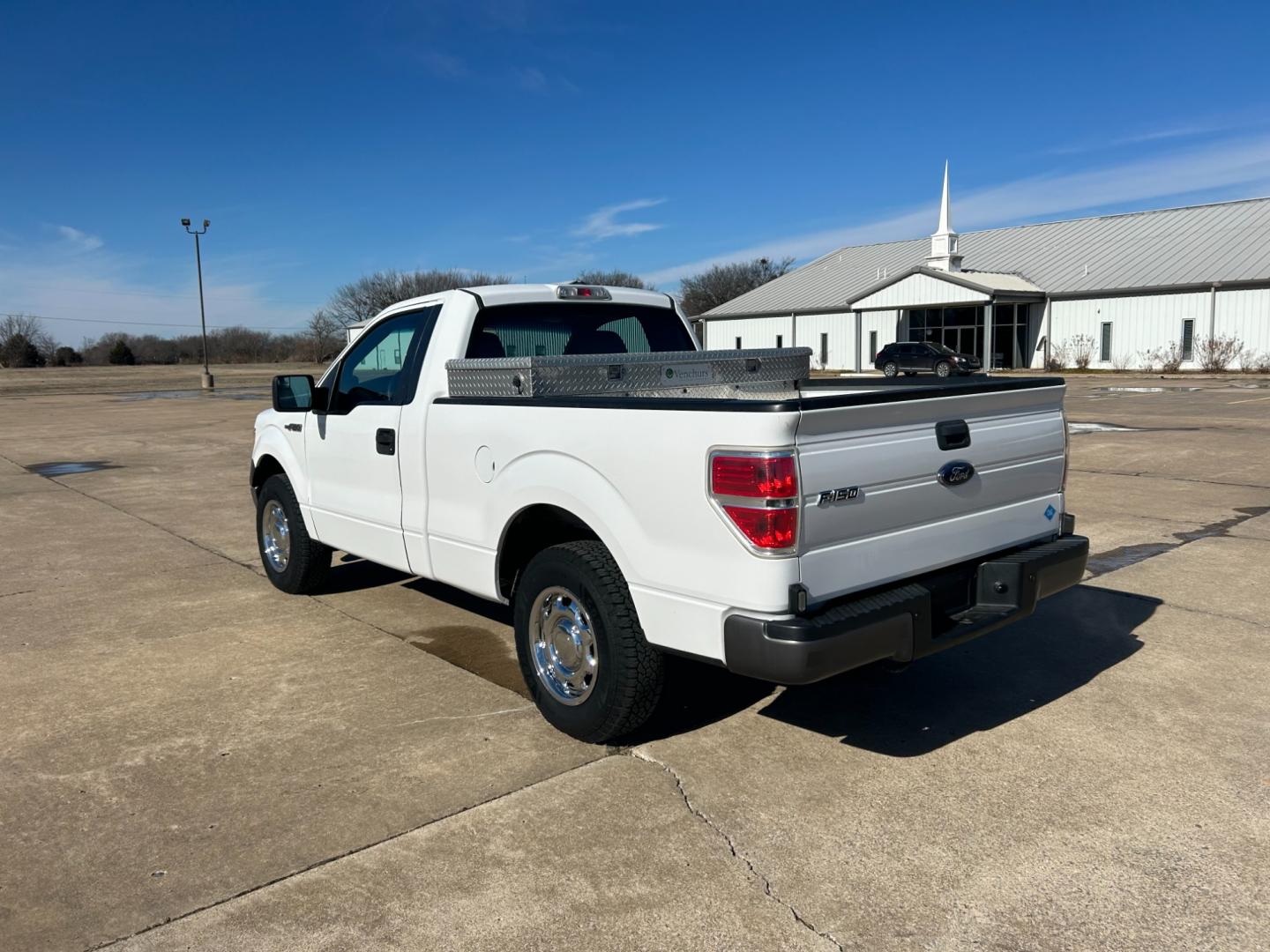 2014 White /Gray Ford F-150 STX 6.5-ft. Bed 2WD (1FTMF1CM1EK) with an 3.7L V6 DOHC 24V engine, 6-Speed Automatic transmission, located at 17760 Hwy 62, Morris, OK, 74445, (918) 733-4887, 35.609104, -95.877060 - Photo#6